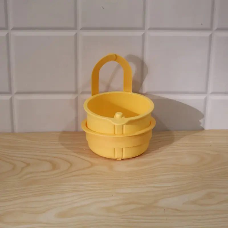 Hanging kitchen drain basket for rinsing vegetables and noodles
